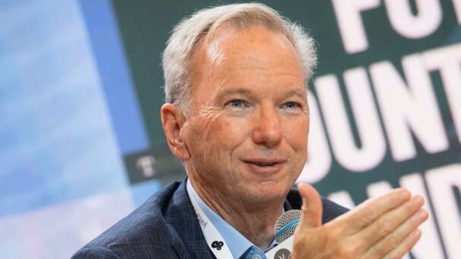 هشدار اریک اشمیت: هوش مصنوعی می‌تواند آینده شغل برنامه‌نویسی را متحول کند